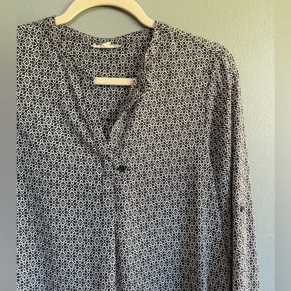 Pleione Black& White Printed Popover Blouse - Picture 2 of 7